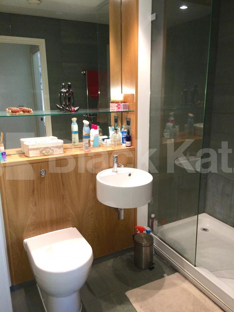 			UNDER OFFER , 2 Bedroom, 1 bath, 1 reception Apartment			 12 Bermondsey Square , London Bridge